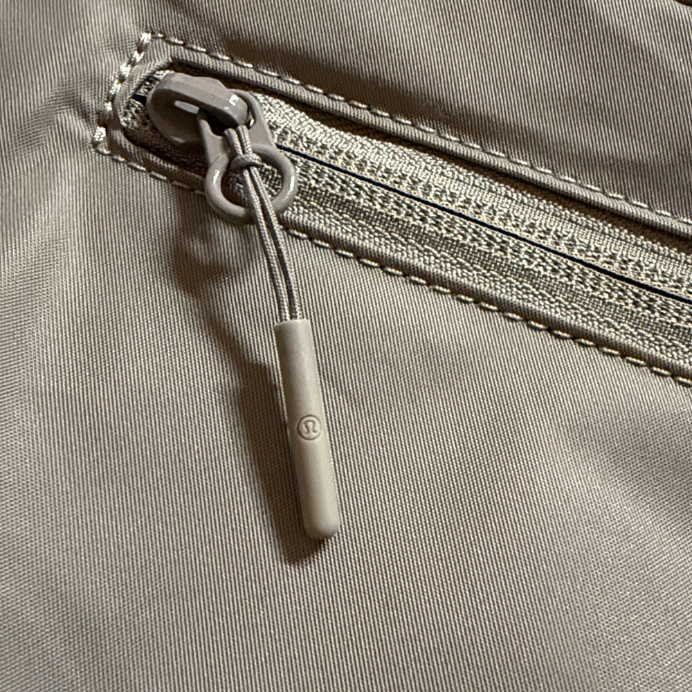 Lululemon City Essentials 4L Hobo Purse Warm Ash Grey - Picture 3 of 10